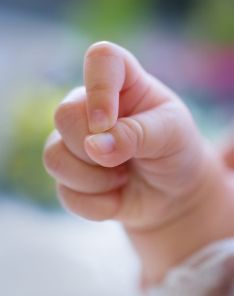 <img src=” https://www.studio-genyo.com/cwp/wp-content/uploads/2020/03/8-6.jpg” alt=”お宮参りの赤ちゃんの指の写真“>　