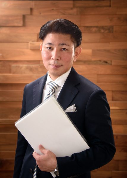 <mg src="https://www.studio-genyo.com/cwp/wp-content/uploads/2024/02/DSC4588-k.jpg" alt="プロフィール写真">